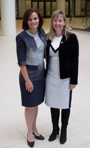 Judy Goldring and Samantha Horn, both Law’91, at the WXN Top 100 Awards Gala at the Metro Toronto Convention Centre on Nov. 26. (Photo courtesy of WXN)