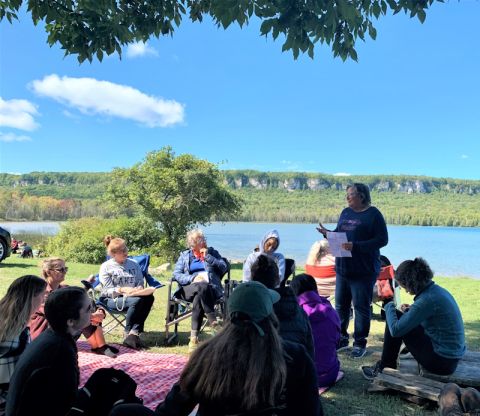 Sara Mainville, Law’04, a lawyer at JFK Law LLP and a member of Couchiching First Nation in Treaty 3, speaks to participants on the topic “Written Guides to Live within Anishinaabe Inaakonigewin (Law).” 