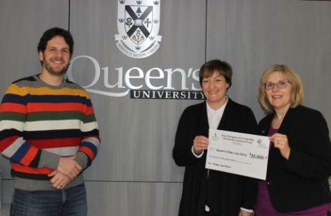 QELC Director Christian Hurley and Review Counsel Blair Hicks receive a $25,000 cheque from Wendy Stuckart, Volunteer Panel Chair, Community Investment Fund Grant – United Way and City of Kingston at the Queen’s Law Clinics in downtown Kingston. (Photo by Derek Cannon)